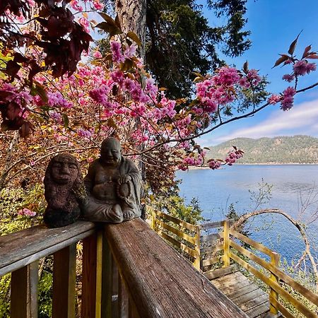 Shangrila Waterfront Vacation Home Bedwell Harbour エクステリア 写真