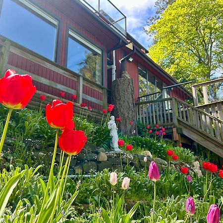 Shangrila Waterfront Vacation Home Bedwell Harbour エクステリア 写真