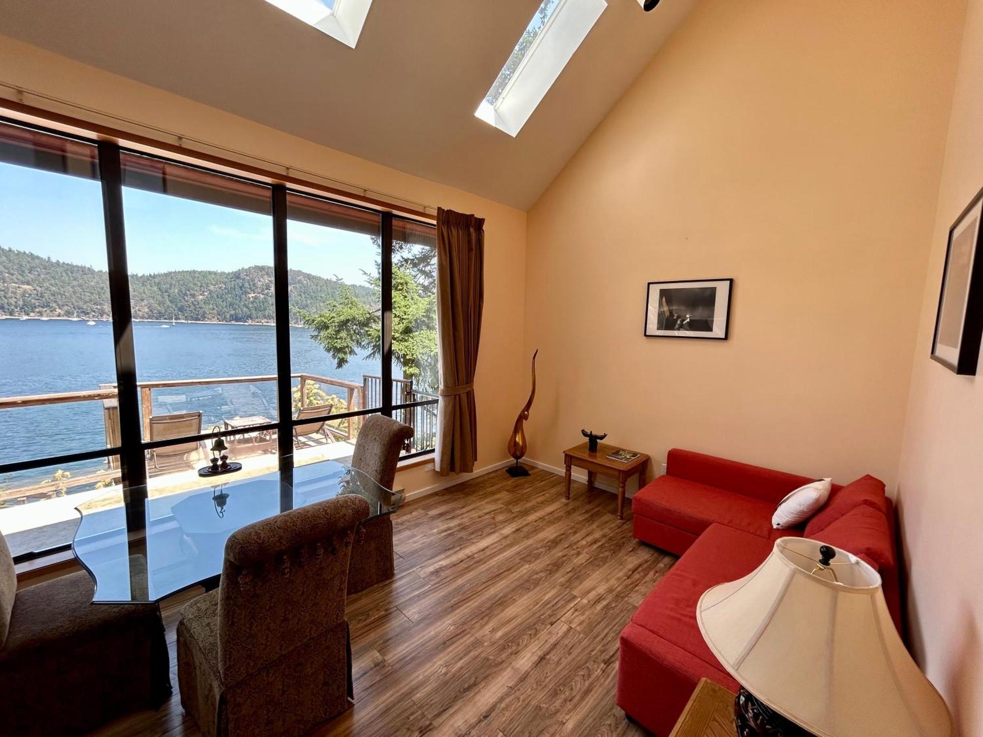 Shangrila Waterfront Vacation Home Bedwell Harbour エクステリア 写真