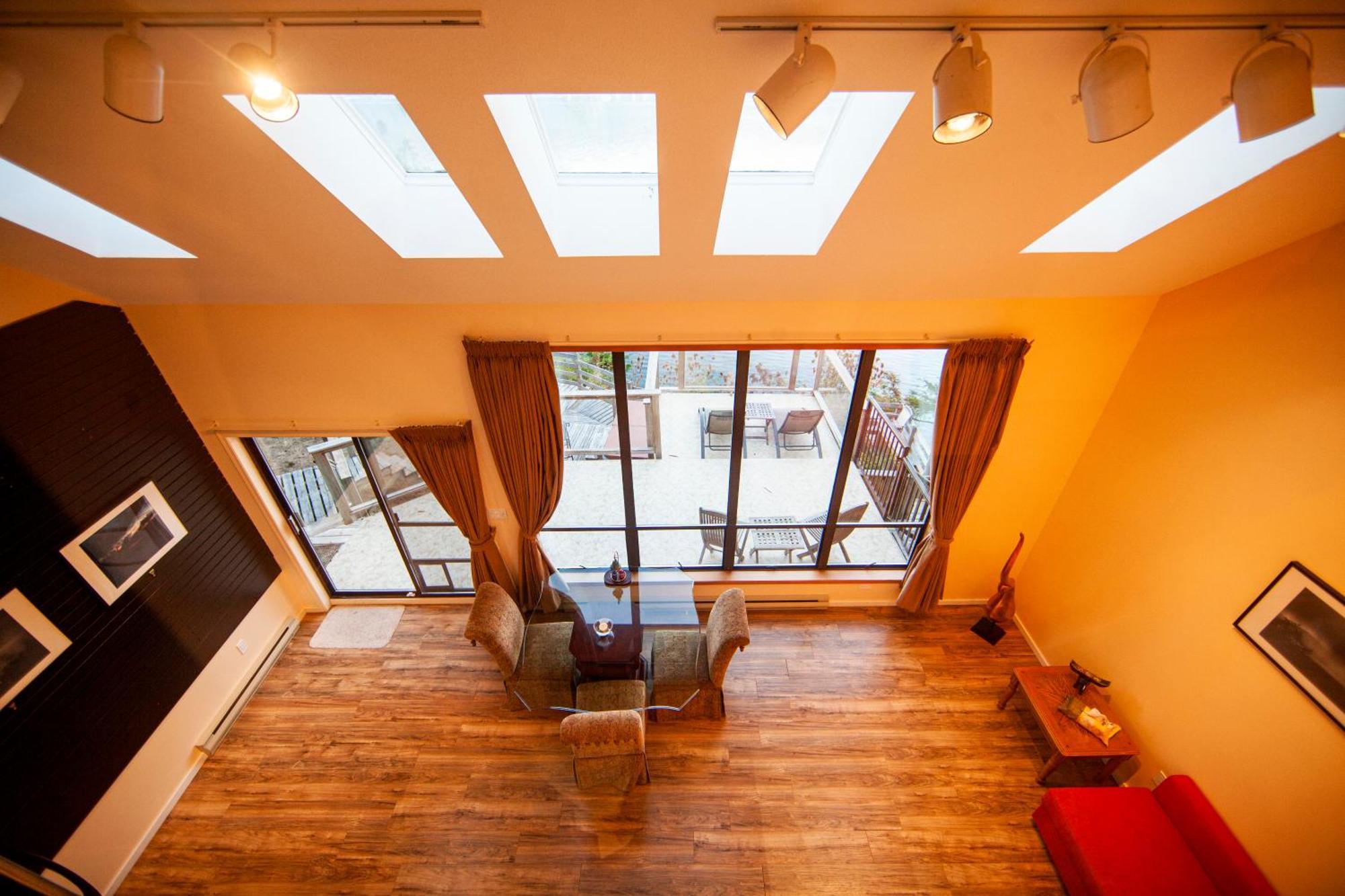 Shangrila Waterfront Vacation Home Bedwell Harbour エクステリア 写真