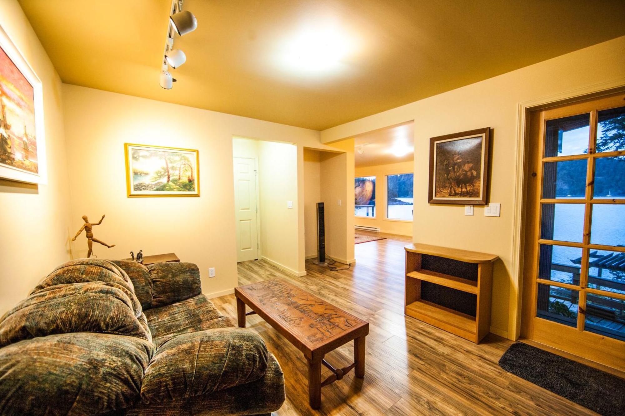 Shangrila Waterfront Vacation Home Bedwell Harbour エクステリア 写真