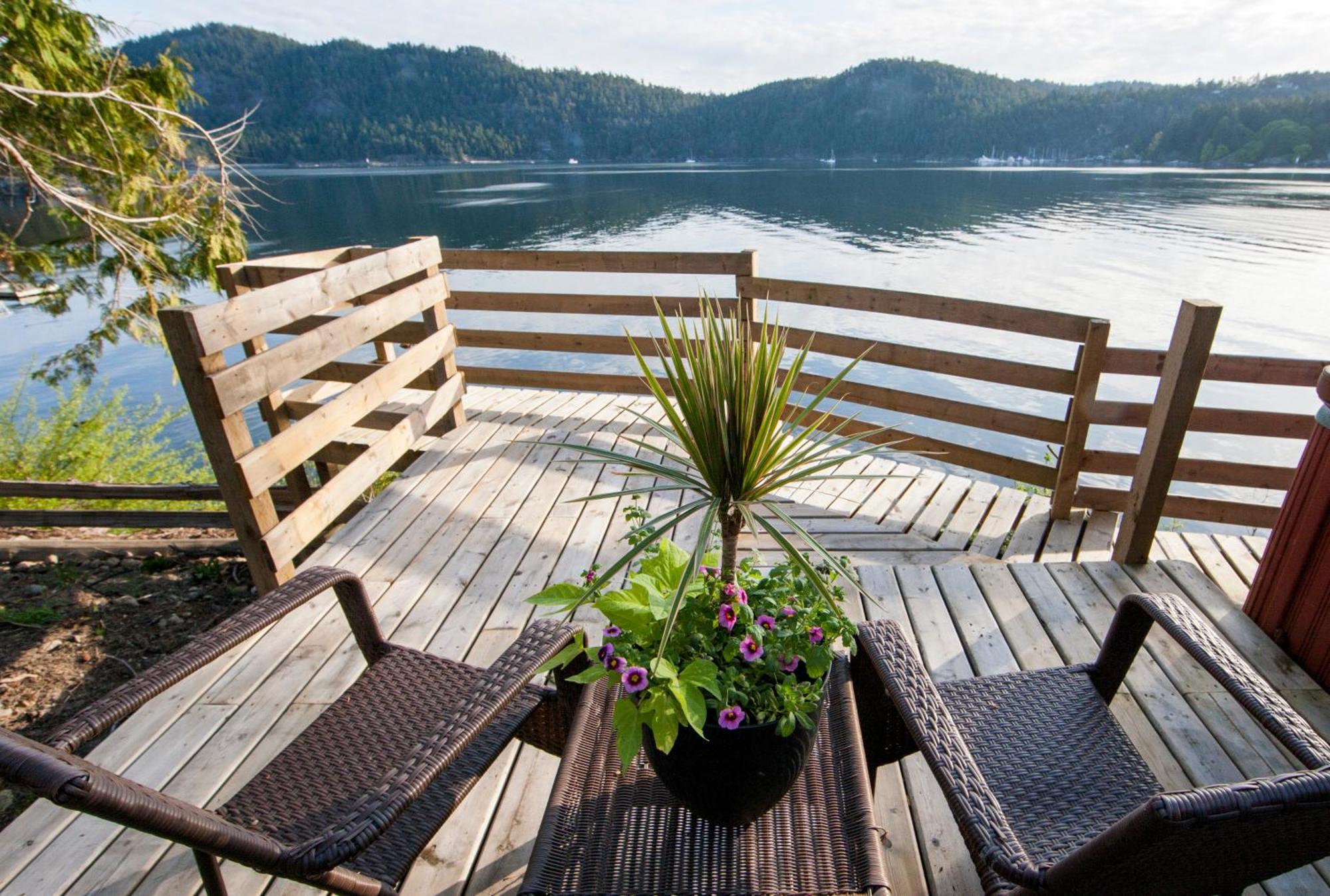 Shangrila Waterfront Vacation Home Bedwell Harbour エクステリア 写真