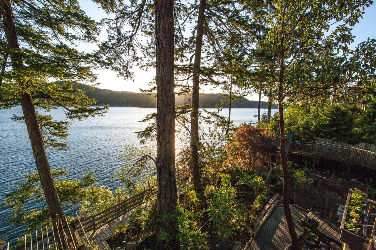 Shangrila Waterfront Vacation Home Bedwell Harbour エクステリア 写真