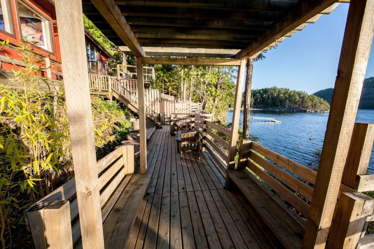 Shangrila Waterfront Vacation Home Bedwell Harbour エクステリア 写真