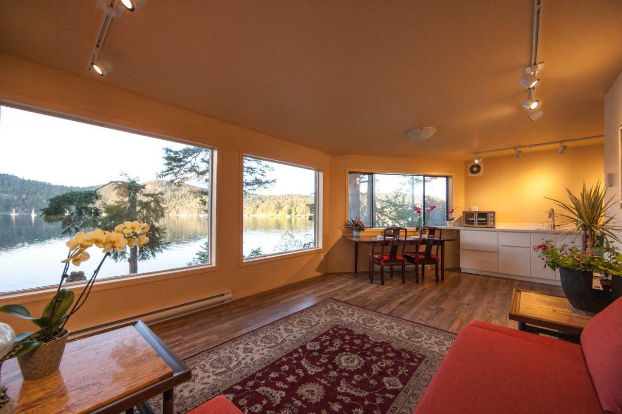 Shangrila Waterfront Vacation Home Bedwell Harbour エクステリア 写真